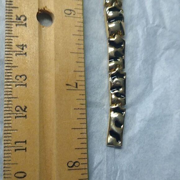 Over the Shoulder Articulated 1980 Gold/Black Panther Brooch with Green Eyes - Picture 8 of 11